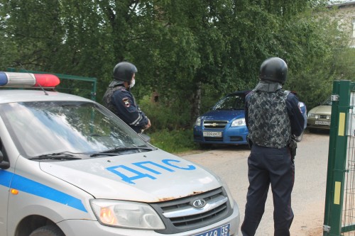 В ходе учений здание школы было оцеплено