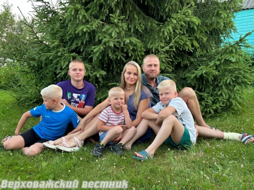 В молодой семье Евгения и Веры Пищалевых воспитывается четверо сыновей. Фото Ольги Гулиной В молодой семье Евгения и Веры Пищалевых воспитывается четверо сыновей. Фото Ольги Гулиной