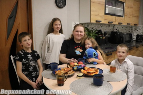 Анастасия Подрезова и ее дети – Матвей, Арина, Анечка и Лёша