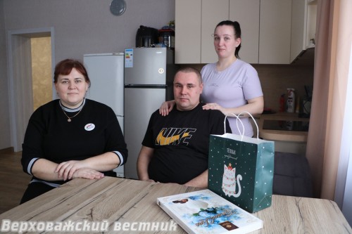 Марина Петрова, председатель фонда "Защитники Отечества", и супруги Репницыны  Дмитрий и Татьяна