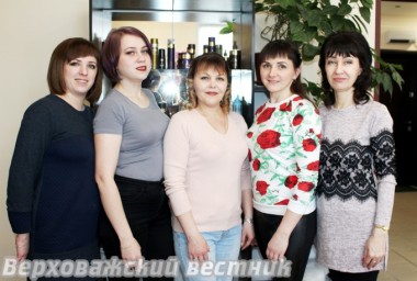 Мастера салона "Элегия" – Татьяна Петухова, Маргарита Ширяевская, Ольга Смирнова, Евгения Негодяева, Надежда Брагина Мастера салона "Элегия" – Татьяна Петухова, Маргарита Ширяевская, Ольга Смирнова, Евгения Негодяева, Надежда Брагина