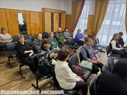 На встречу собрались около десяти женщин для того, чтобы задать волнующие вопросы