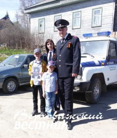 Алина и Сергей Пилицыны с сыновьями Егором и Максимом. 9 мая 2014 года Алина и Сергей Пилицыны с сыновьями Егором и Максимом. 9 мая 2014 года