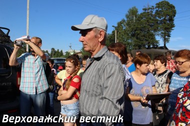 Сход на улице Тендрякова