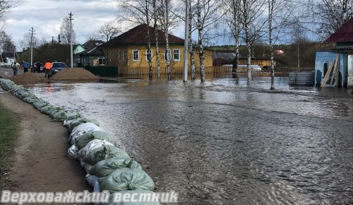 Перекресток улиц Первомайская и Луначарского во время разлива Ваги в мае 2020 года Перекресток улиц Первомайская и Луначарского во время разлива Ваги в мае 2020 года