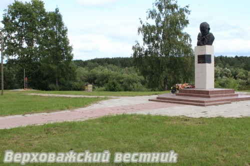 Постамент под малую архитектурную форму ВДВ появился  на Набережной между памятником Н.Е. Петухову  и памятной стелой пограничников