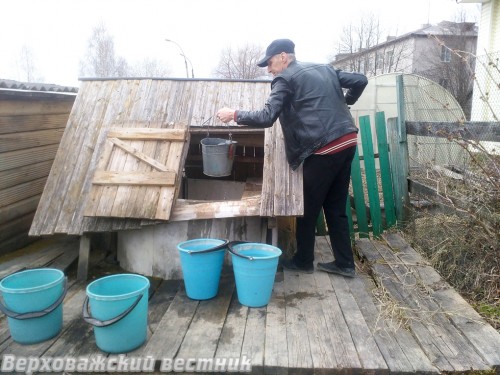 При отключении водоснабжения в наиболее выгодном положении оказались домовладения со своими колодцами и скважинами