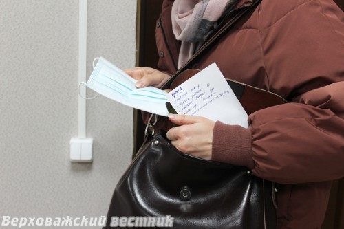 Собираясь в магазин,  не забудьте взять с собой маску