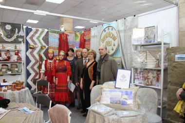 Лен и золотное шитье с Ваги