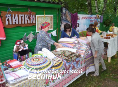 Липецкая экспозиция изобиловала ткацкими изделиями.