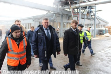 Руководитель ООО "Холбит" Александр Житков показал гостям свое производство Руководитель ООО "Холбит" Александр Житков показал гостям свое производство