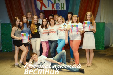 Верховажские КВНщики на сцене районного Дома культуры