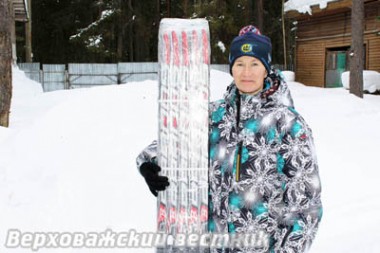 Елена Алегиевна Богдановская, первый тренер Ани Нечаевской, с подарком от воспитанницы Елена Алегиевна Богдановская, первый тренер Ани Нечаевской, с подарком от воспитанницы