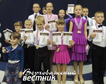 Верховажские участники турнира "Легкий старт" с заслуженными наградами.