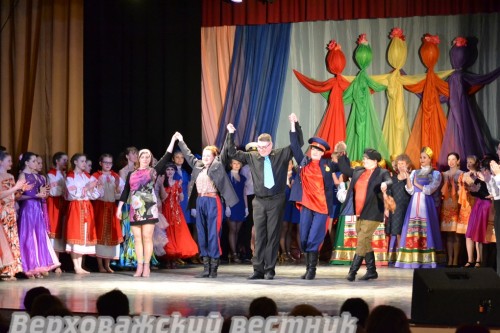 Группа "Хобби" Верховажского РДК и участники "Танцевального калейдоскопа" в финале мероприятия Группа "Хобби" Верховажского РДК и участники "Танцевального калейдоскопа" в финале мероприятия