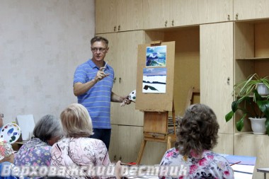На мастер-классе художник показал,  как рисовать море