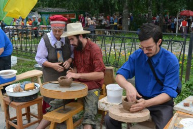 Не только пели и плясали, но и учились