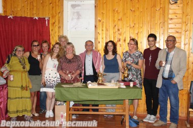 Участники второго Международного керамического фестиваля из Ливана, Йемена и Сирии не просто на словах знакомили жителей и гостей Шелот со своей культурой, но и угощали настоящим арабским кофе