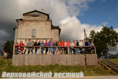 В гости на малую родину писателя, в деревню Макаровская, приехали не только жители района, но и области