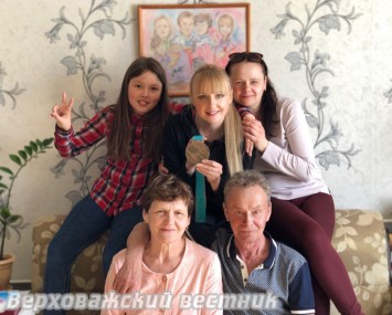Подрастающим верховажским спортсменам  Анна подарила 100 пар лыж и снегоход
