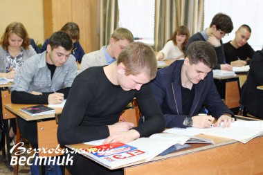 11 Б (Верховажская средняя школа) усиленно готовится к сочинению, ведь уже в декабре им предстоит изложить свои мысли на бумаге.