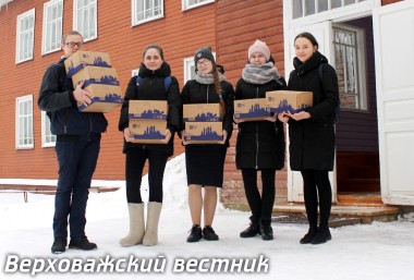 Чушевицкие юнармейцы из отряда "Новое поколение" с подарками для военнослужащих и курсантов