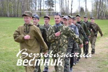 Исполнение песни в походном строю