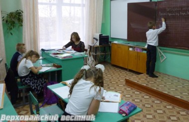 Как и на обычных уроках, юные "учителя" вызывали своих учеников к доске