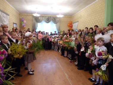 Много лет народу служит