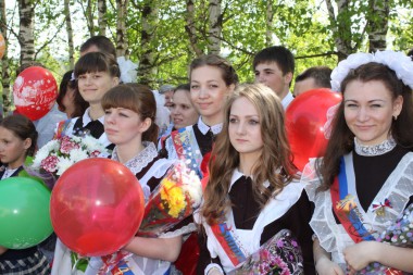 "Он — начало начал,   ваш последний звонок..."