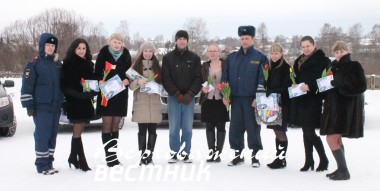 Участницы конкурса "Автоледи-2016" с членами жюри и организаторами