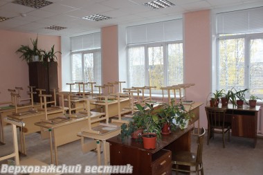 В отремонтированных кабинетах новые пол и стены. Еще бы мебель заменить...