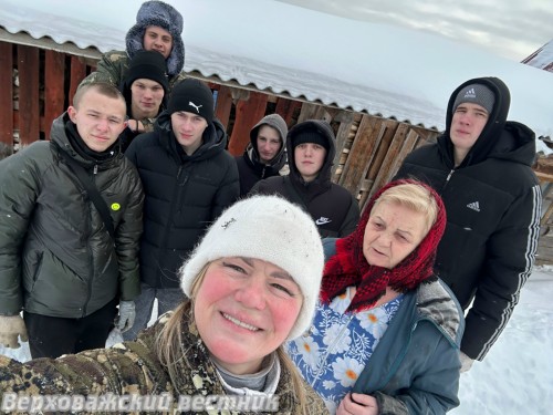 Студенты и Нина Чертовикова помогают родным участников СВО