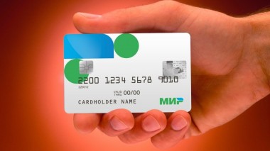 Пенсионерам перейти на карту "Мир" нужно до 1 июля 2020 года, но банки предлагают сделать это во время планового перевыпуска