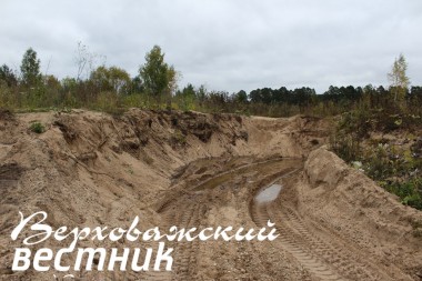 Провести благоустройство берега сельской администрации  не по средствам. Поэтому к делу привлечены дорожники
