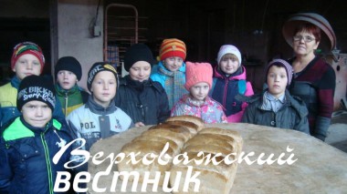 Л.И. Зыкова проводит экскурсии для учащихся