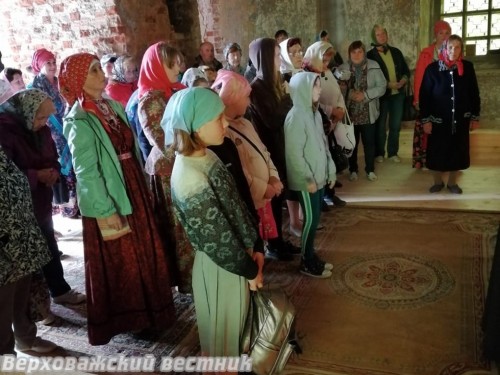 В этом году молебен удалось провести внутри храма Воскресения Христова