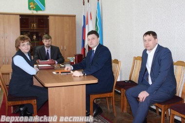 Ирина Просвирякова и ее заместитель Денис Плакунов встретились с главой района Александром Дубовым и главой администрации Вениамином Бределевым и оценили, как исполняются поручения губернатора