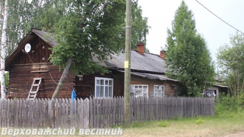Расселяемый аварийный дом в поселке Теплый Ручей