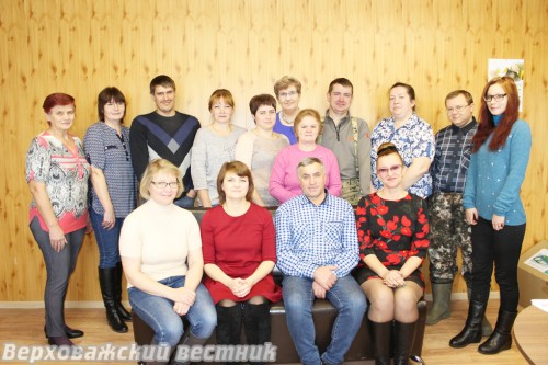 Руководитель Владимир Астафьев и коллектив специалистов СПК колхоза "Н-Кулое"