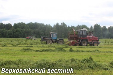 В поле у д. Безымянная одновременно работает восемь единиц техники