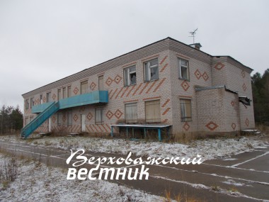 Здание детского сада в Плоскове стоит без хозяина уже несколько лет Здание детского сада в Плоскове стоит без хозяина уже несколько лет