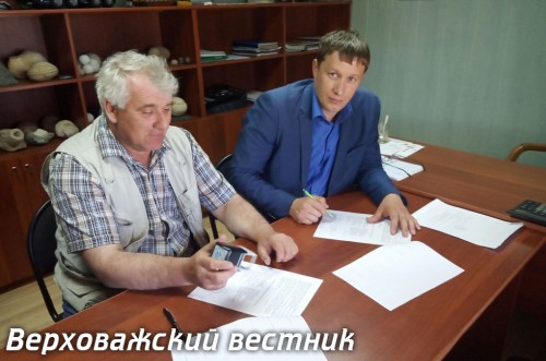 Генеральный директор ООО "Рассвет" Михаил Куличенко и глава администрации района Вениамин Бределев