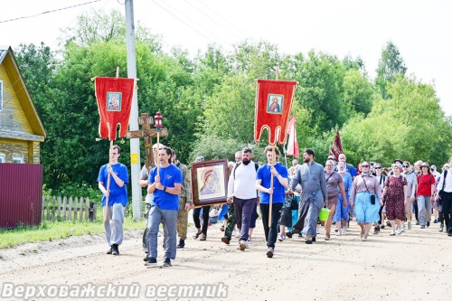 Крестный ход по деревням Нижне-Важского сектора собрал около 70 человек