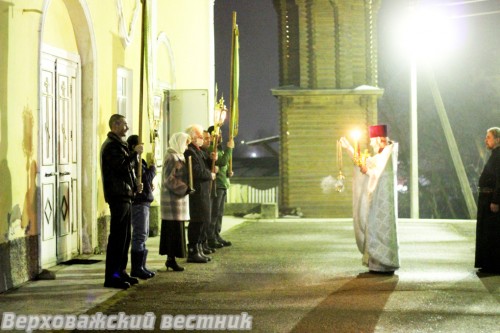 Завершился крестный ход. Начинается пасхальная утреня