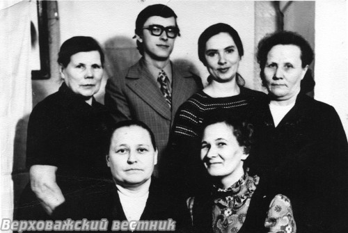 Нина Горынцева (стоит вторая справа) со своими коллегами: Екатериной Будриной, Валерием Сальниковым, Лидией Гурьевой, сидят - Клавдия Платова и Нила Богдановская, конец 70-х годов